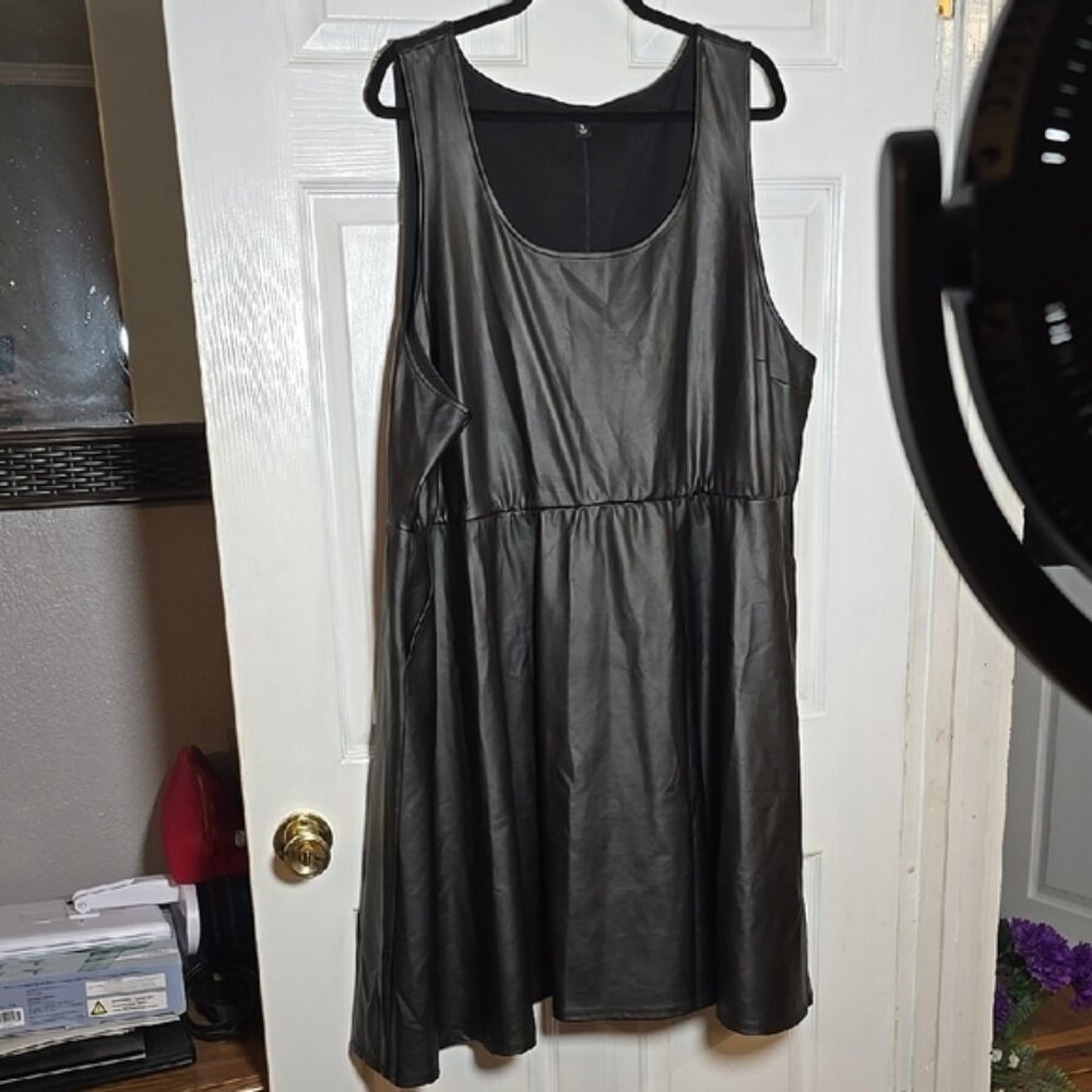 157 Torrid 5X 5 Black Mini Dress Sleek and Stylish